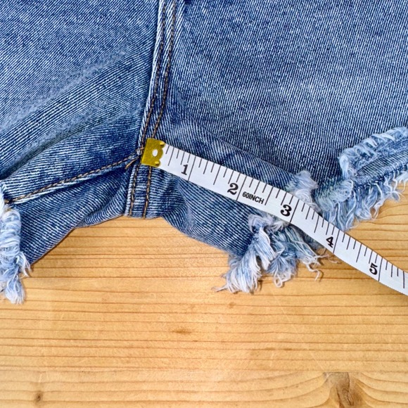 Driftwood Goldie Embroidered Denim Shorts Size 33 Frayed Hem Bird Boho Festival - Picture 6 of 7